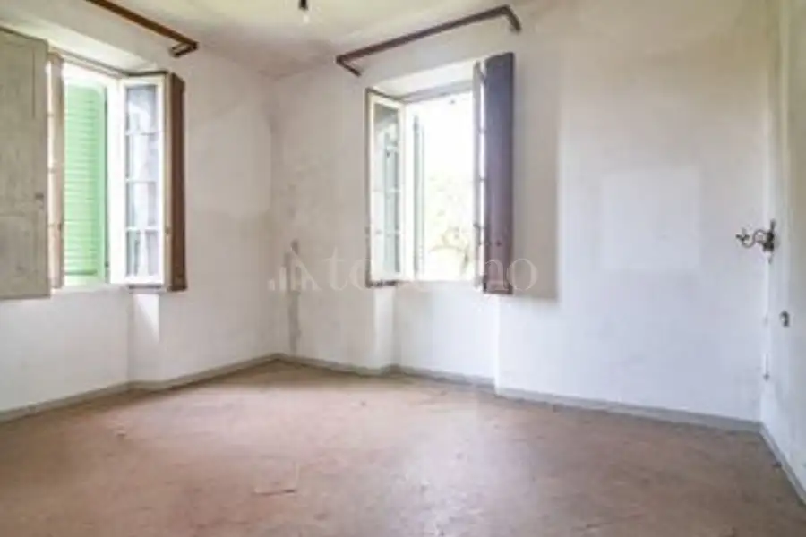 Casale in vendita di 400 mq a €180.000 (rif. 11/2026)