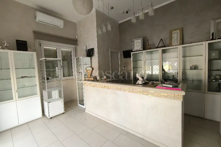 Negozio in affitto di 30 mq a €400 (rif. 30/2025)