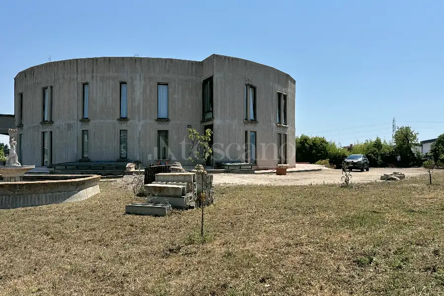 Casa in vendita di 800 mq a €879.000 (rif. 109/2024)