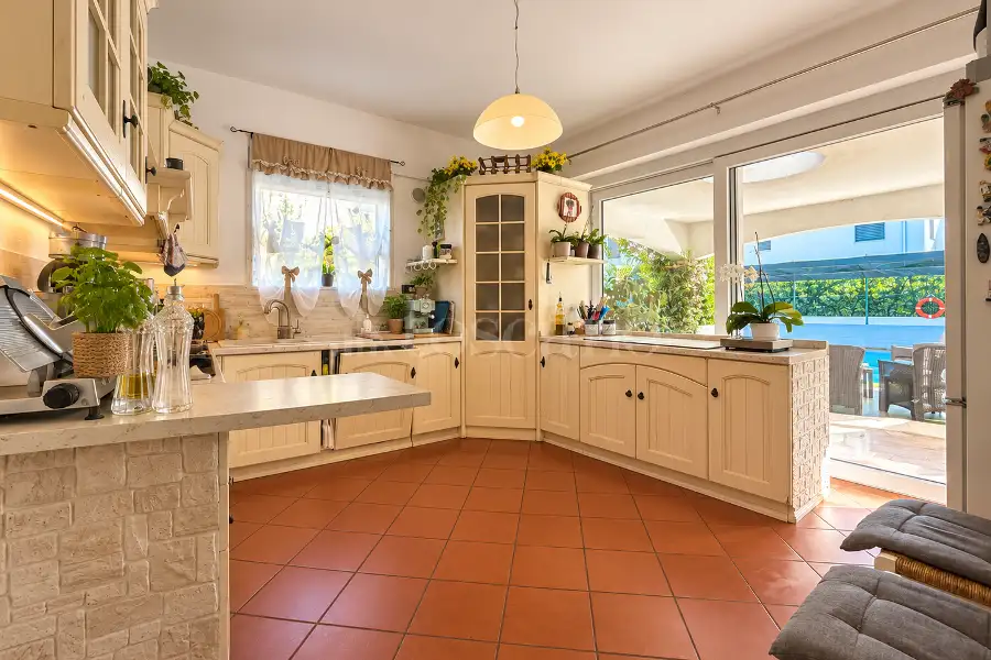 Villa in vendita di 300 mq a €1.250.000 (rif. 28/2026)