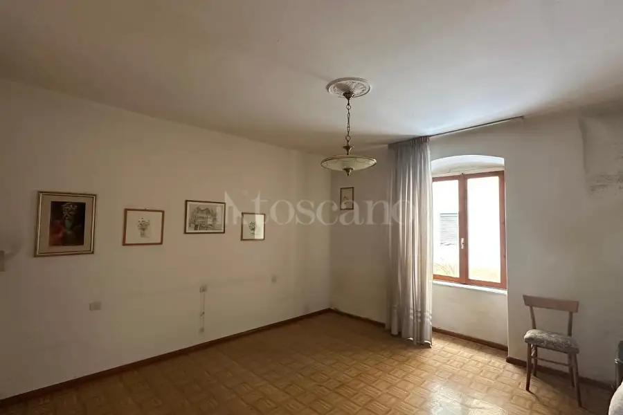 Palazzo in vendita di 330 mq a €300.000 (rif. 3/2026)