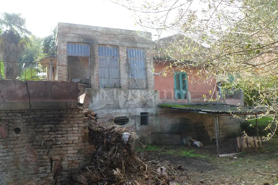 Villa in vendita di 225 mq a €100.000 (rif. 98/2016)