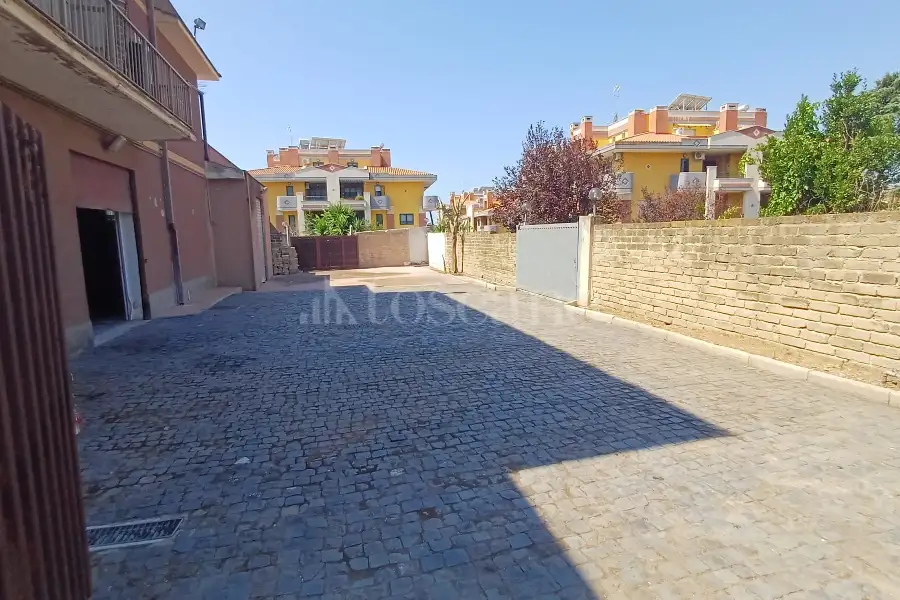 Negozio in vendita di 250 mq a €225.000 (rif. 27/2025)