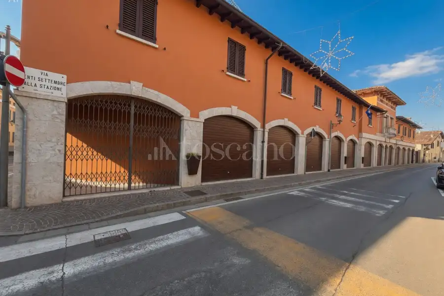 Negozio in vendita di 1.200 mq a €650.000 (rif. 20/2026)