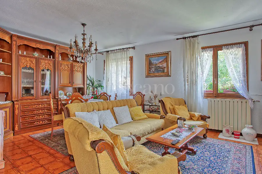 Casa Indipendente in vendita di 500 mq a €360.000 (rif. 21/2026)
