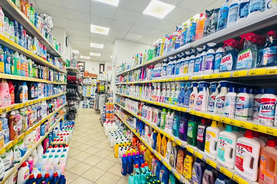 Negozio in affitto di 121 mq a €4.700 (rif. 18/2026)