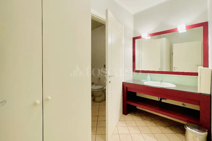 Ufficio in vendita di 300 mq a €650.000 (rif. 48/2026)