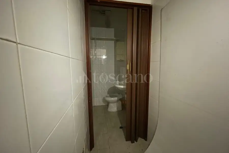 Negozio in affitto di 80 mq a €720 (rif. 94/2025)