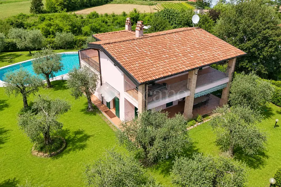 Villa in vendita di 400 mq a €1.200.000 (rif. 24/2026)