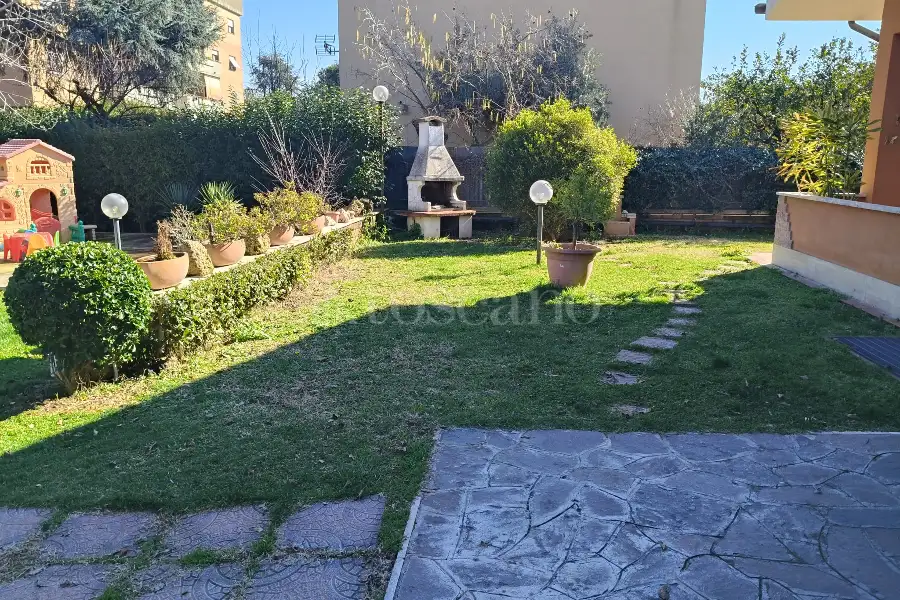 Villa Bifamiliare in vendita di 280 mq a €899.000 (rif. 72/2025)