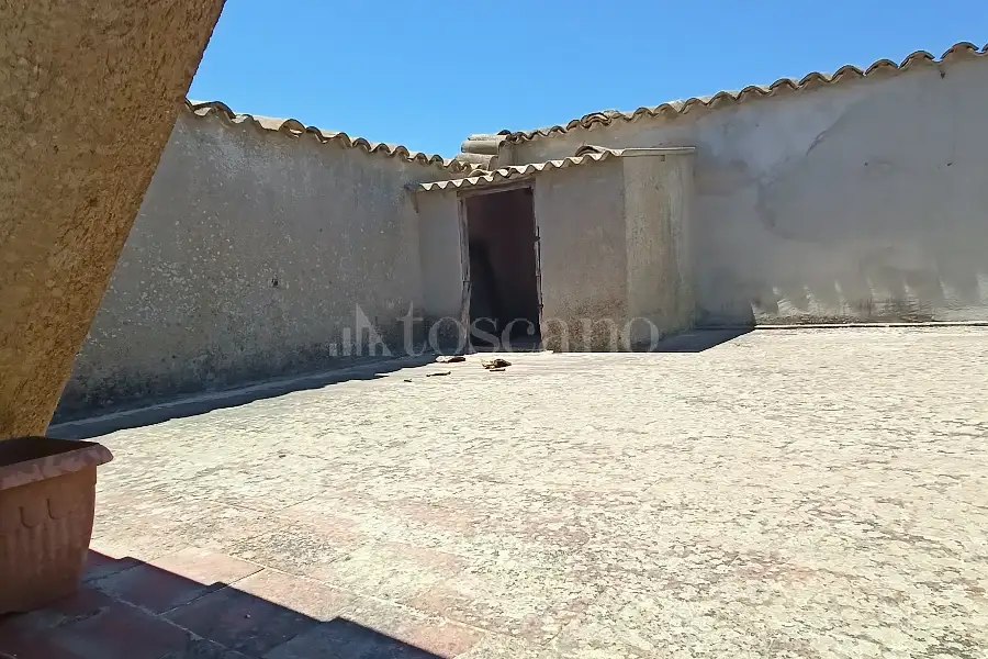 Casa in vendita di 480 mq a €450.000 (rif. 37/2026)