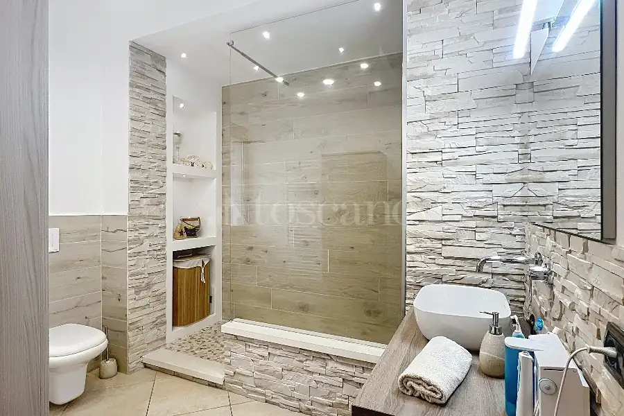 Villa Plurifamiliare in vendita di 480 mq a €680.000 (rif. 2/2026)
