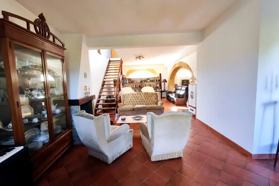 Villa in vendita di 350 mq a €520.000 (rif. 126/2025)