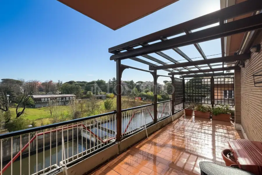 Attico in vendita di 230 mq a €1.400.000 (rif. 1/2026)