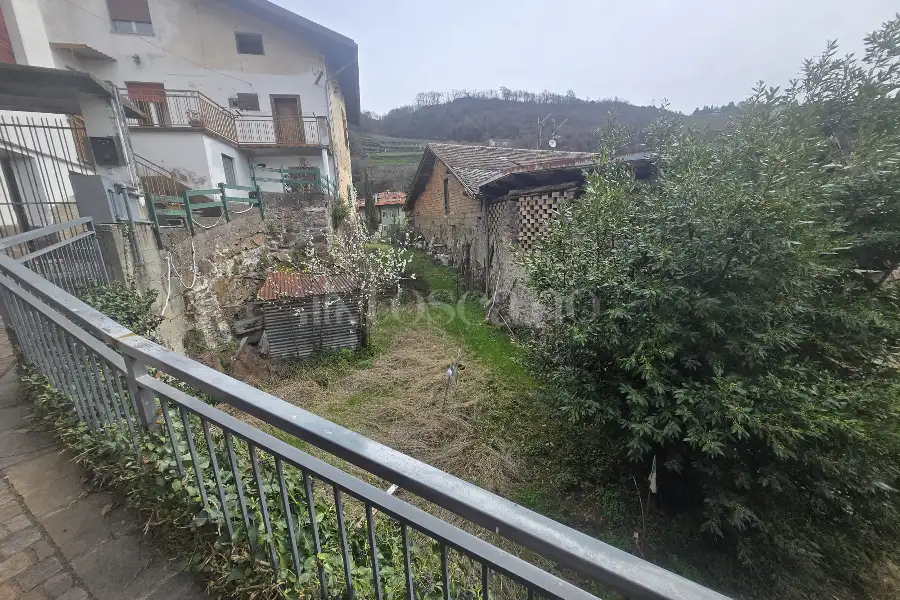 Casa Indipendente in vendita di 800 mq trattativa riservata (rif. 5/2026)