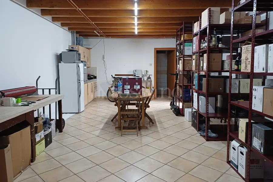 Attività Commerciale in vendita di 120 mq a €79.000 (rif. 220/2026)