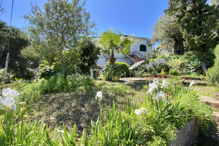 Casa Indipendente in vendita di 158 mq a €865.000 (rif. 20/2026)