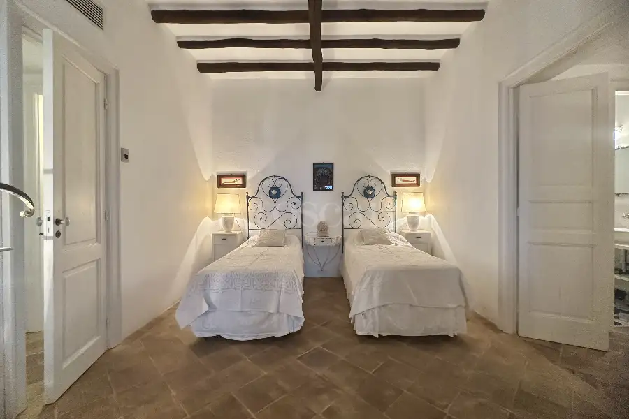 Villa in vendita di 1.000 mq a €1.990.000 (rif. 41/2025)