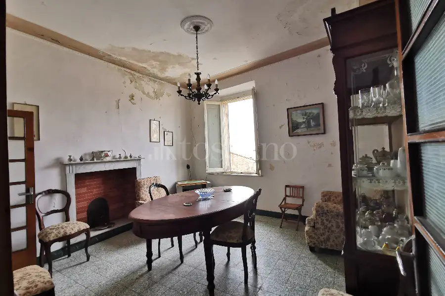 Casa in vendita di 290 mq a €200.000 (rif. 32/2022)