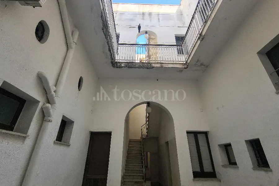 Palazzo in vendita di 585 mq a €338.000 (rif. 51/2026)