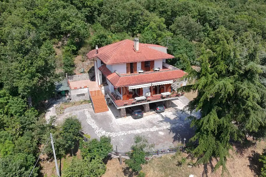 Villa in vendita di 315 mq a €300.000 (rif. 7/2025)