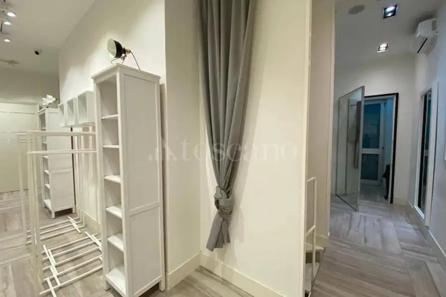 Negozio in vendita di 140 mq a €325.000 (rif. 70/2025)