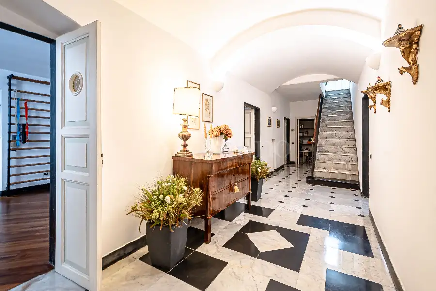 Villa in vendita di 496 mq a €3.950.000 (rif. 71/2026)
