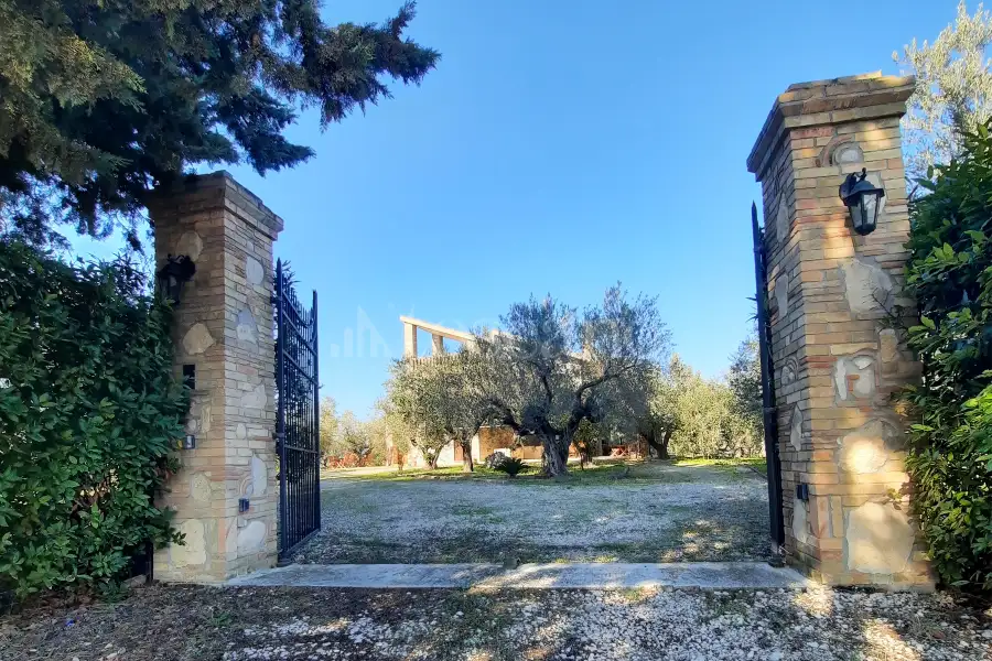 Villa in vendita di 480 mq a €880.000 (rif. 4/2026)
