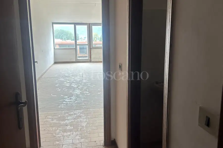 Negozio in vendita di 4.995 mq a €1.500.000 (rif. 118/2025)