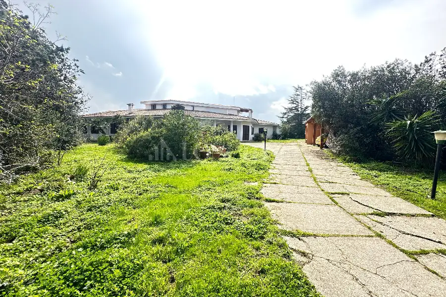 Villa in vendita di 450 mq a €2.200.000 (rif. 9/2026)