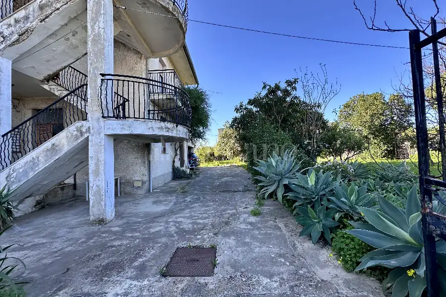 Villa in vendita di 330 mq a €184.000 (rif. 5/2026)
