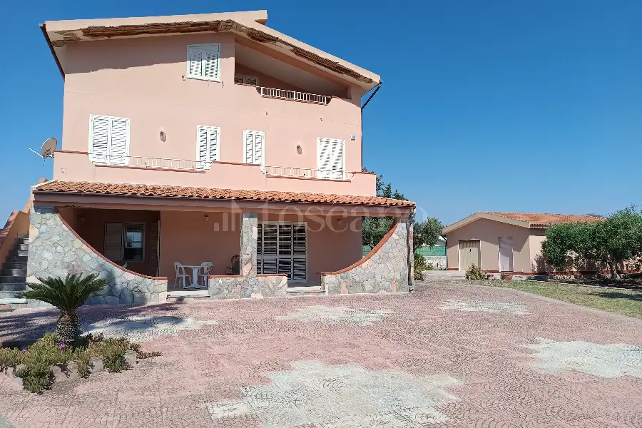 Villa in vendita di 470 mq a €698.000 (rif. 76/2026)