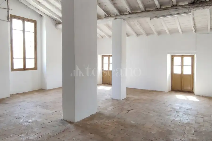 Negozio in vendita di 1.200 mq a €650.000 (rif. 20/2026)