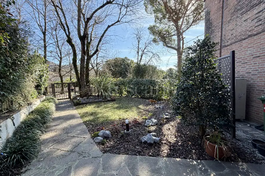 Villino a Schiera in vendita di 240 mq a €560.000 (rif. 8/2026)