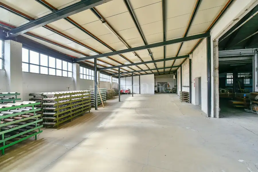 Magazzino in vendita di 3.000 mq a €1.700.000 (rif. 34/2026)