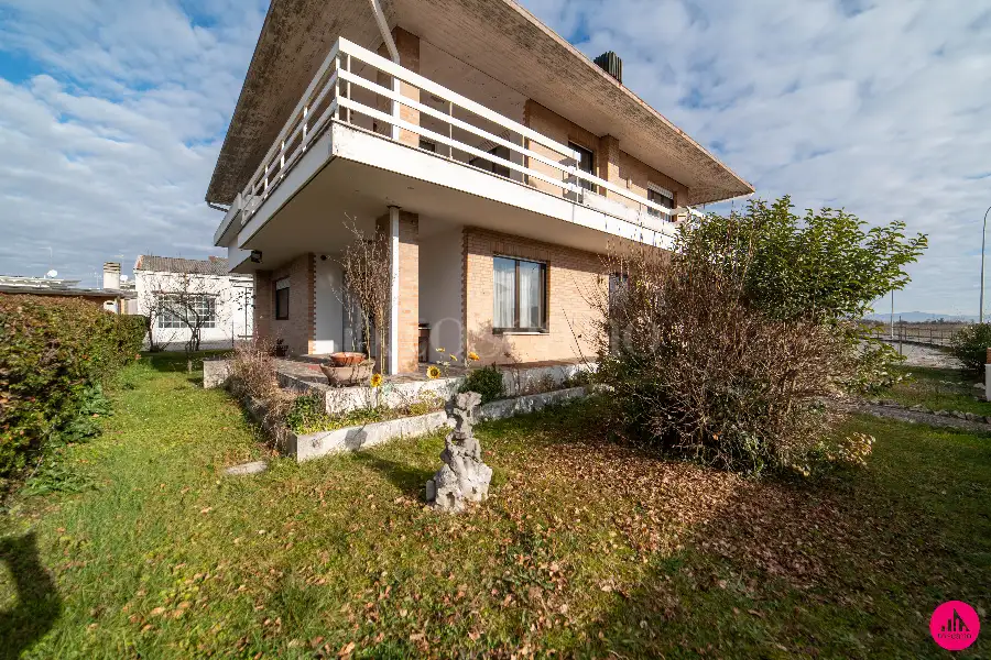 Casa Indipendente in vendita di 370 mq a €380.000 (rif. 8/2026)
