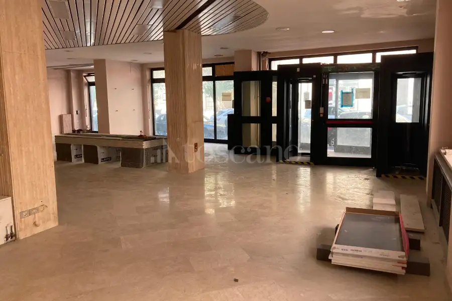 Negozio in affitto di 500 mq a €4.000 (rif. 27/2025)