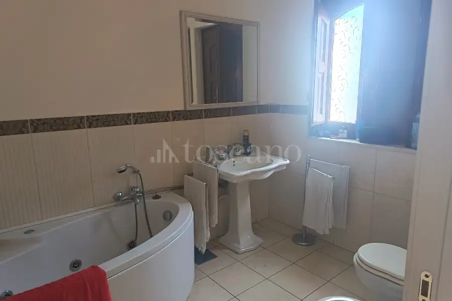 Villa Bifamiliare in vendita di 265 mq a €550.000 (rif. 215/2025)