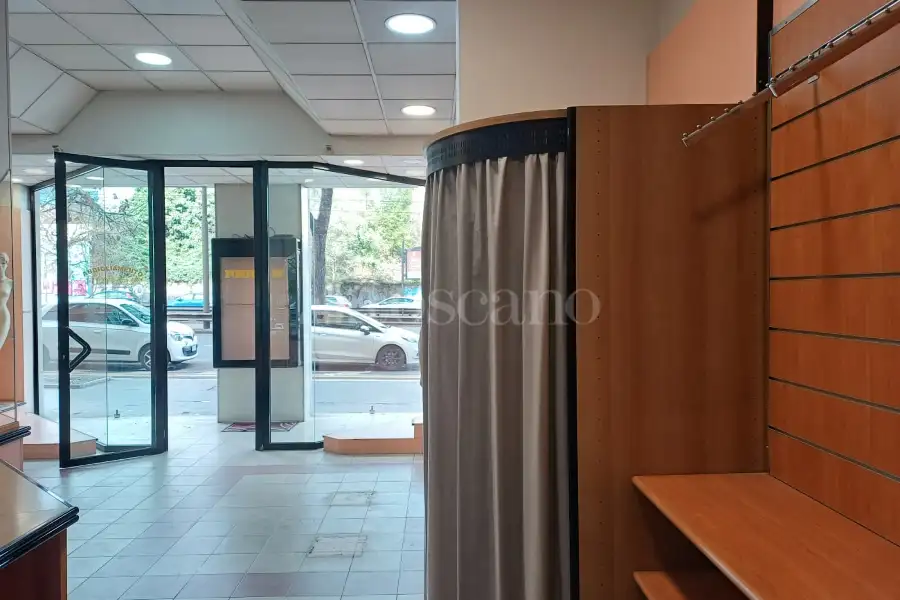 Negozio in vendita di 124 mq a €225.000 (rif. 4/2026)