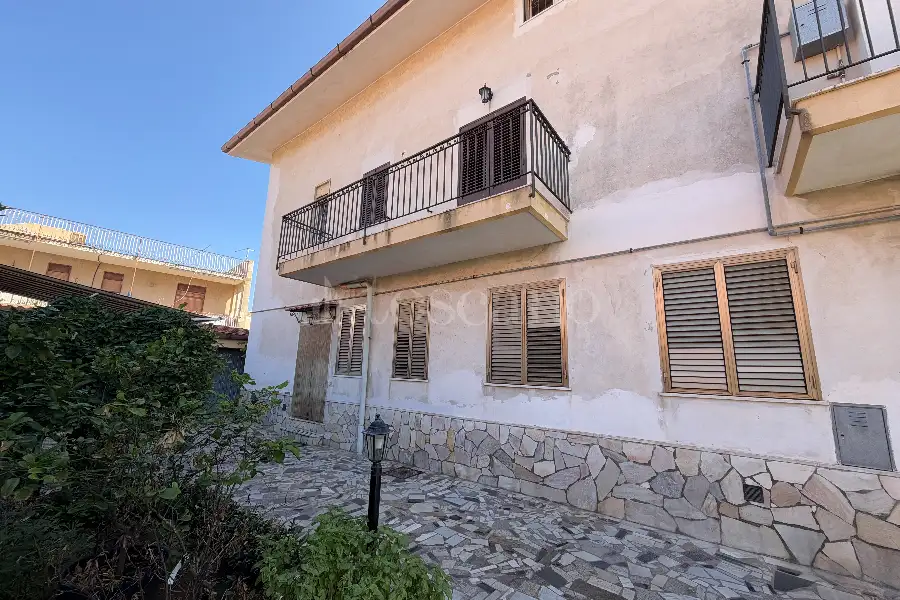 Villa Plurifamiliare in vendita di 400 mq a €399.000 (rif. 137/2026)