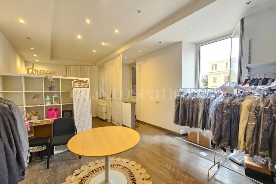 Negozio in affitto di 122 mq a €3.350 (rif. 15/2026)