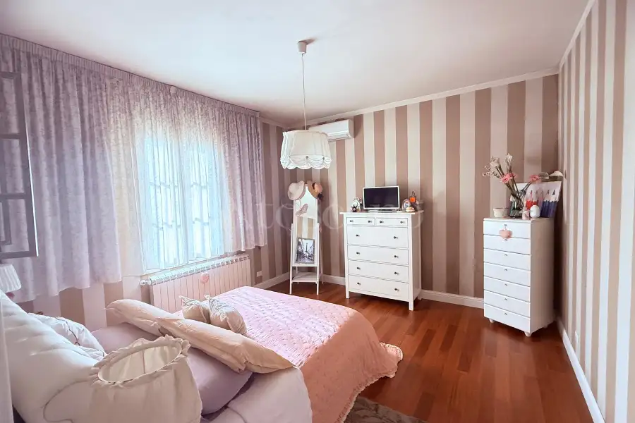 Casale in vendita di 300 mq a €990.000 (rif. 9/2026)