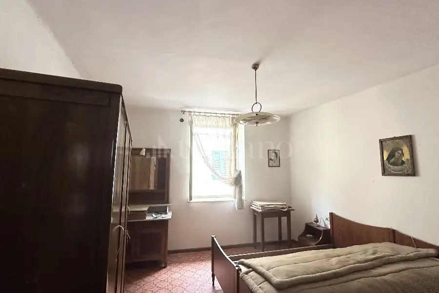 Palazzo in vendita di 330 mq a €300.000 (rif. 3/2026)