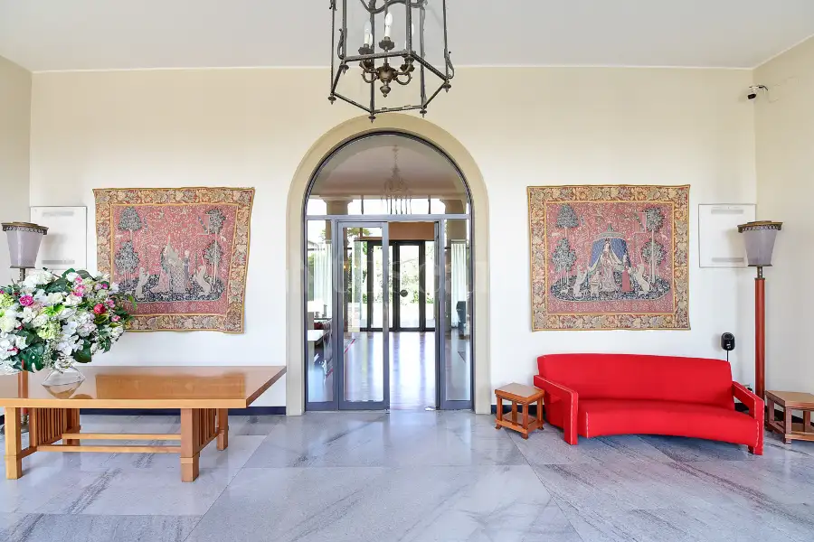 Albergo in vendita di 2.300 mq a €4.500.000 (rif. 39/2026)