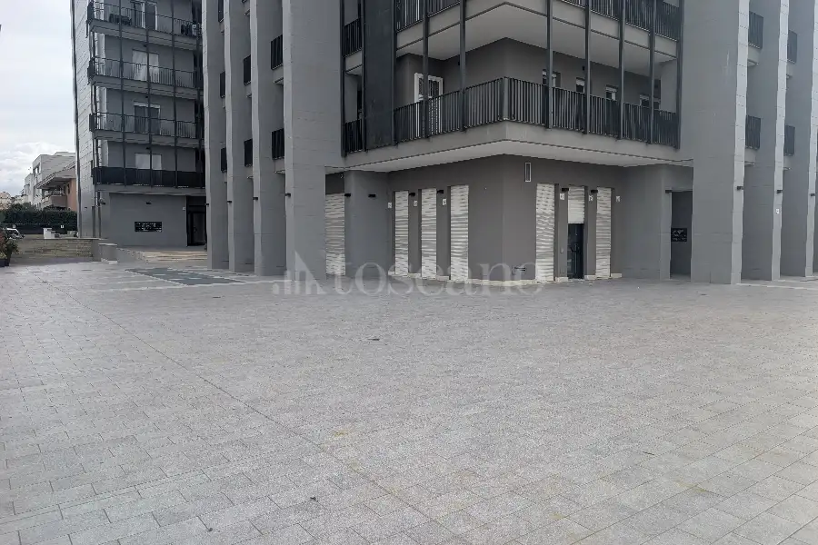 Negozio in affitto di 110 mq a €3.400 (rif. 11/2026)
