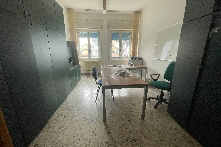 Ufficio in affitto di 200 mq a €1.250 (rif. 27/2026)