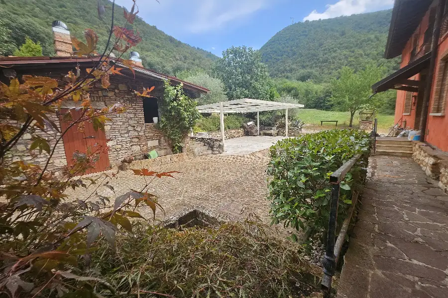 Villa in vendita di 600 mq a €700.000 (rif. 18/2026)