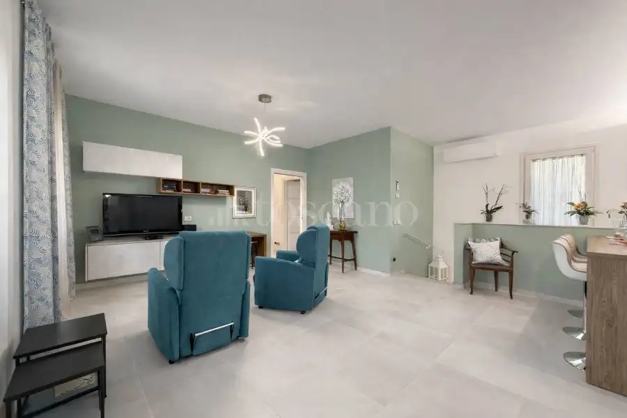 Villa in vendita di 240 mq a €595.000 (rif. 7/2026)