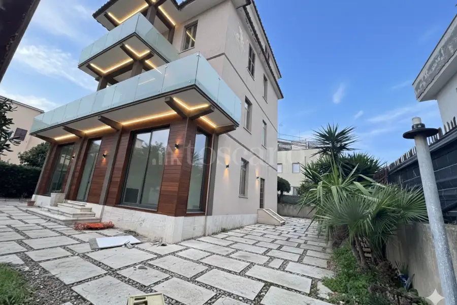 Palazzo in vendita di 380 mq a €869.000 (rif. 4/2026)