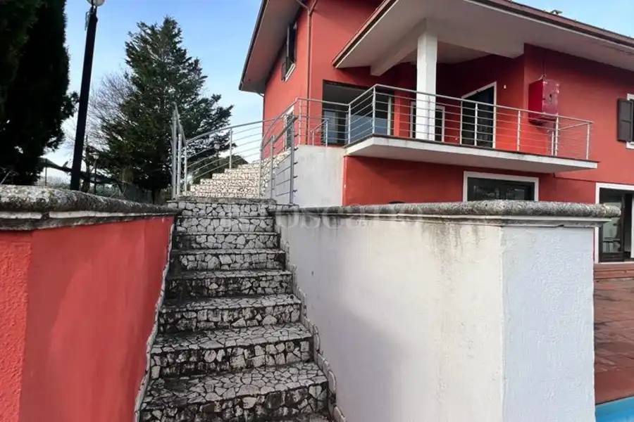 Villa in vendita di 400 mq a €399.000 (rif. 3/2024)